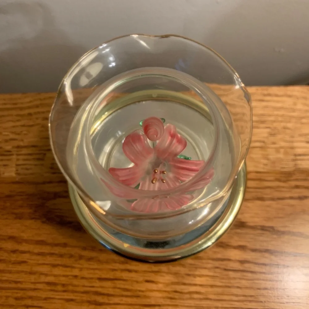 Vtg Hand Sculptured Flower In Glass Gold Rotating Light-Up Mirrored Music Box